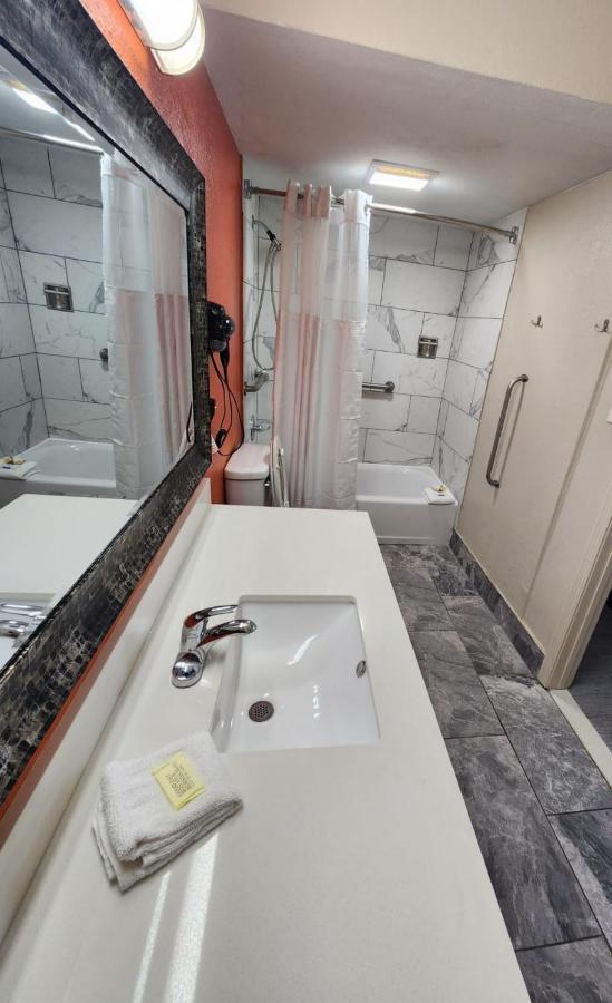 Executive Inn Ferry Pass Extérieur photo