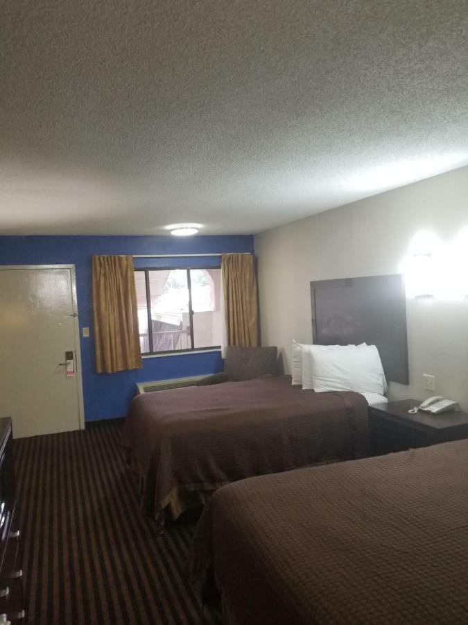 Executive Inn Ferry Pass Extérieur photo